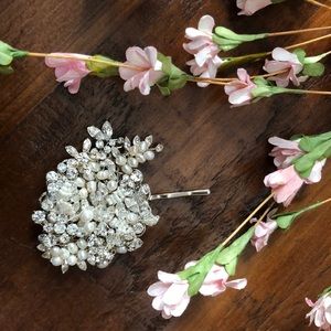 Pearl and rhinestone hair piece